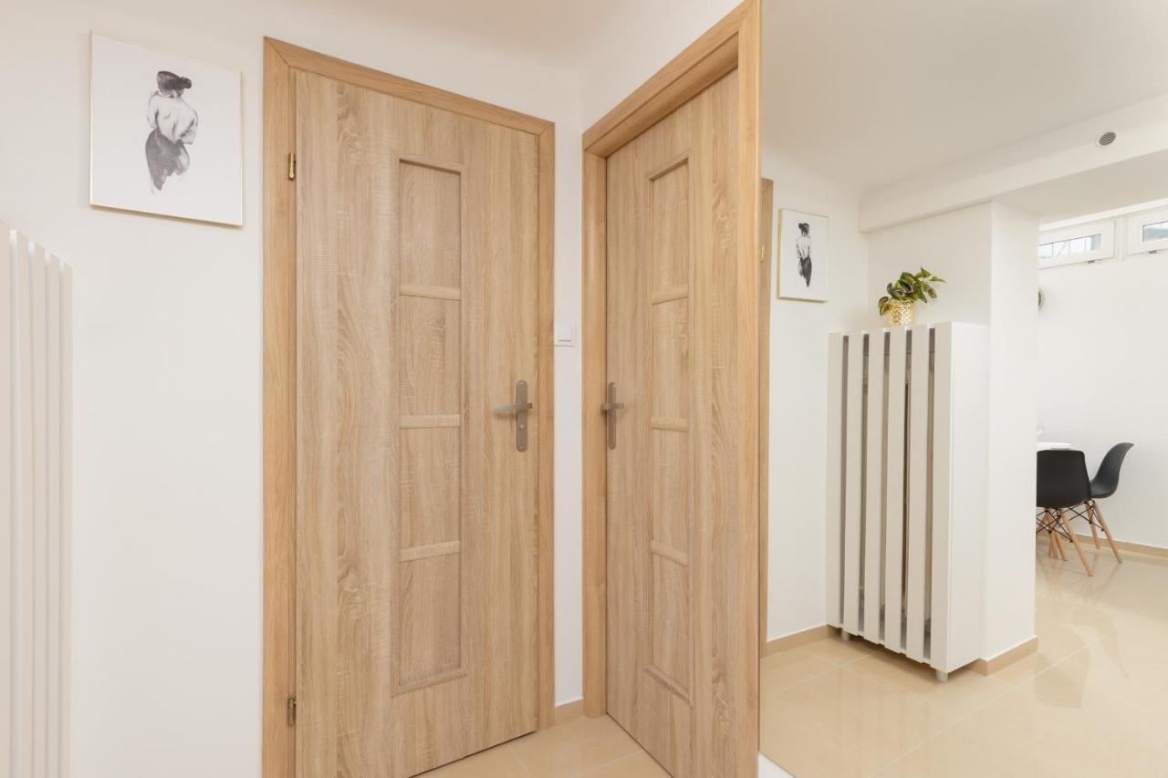 Apartment Cozy In The City Center Mazowiecka By Renters Warsaw